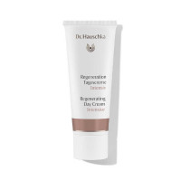Dr. Hauschka Regeneration Tagescreme Intensiv: Spannkraft und Festigkeit für reife Haut Dr. Hauschka Regeneration Tagescreme intensiv