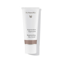 Dr. Hauschka Regeneration Tagescreme: Glättende Gesichtscreme für eine spürbar glatte Haut Dr. Hauschka Regeneration Tagescreme - Gesichtscreme