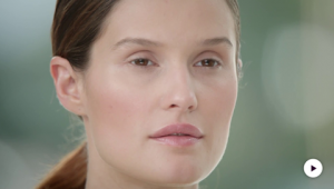 Dr. Hauschka Tutorial: Definierte Augenbrauen Dr. Hauschka Tutorial: Definierte Augenbrauen